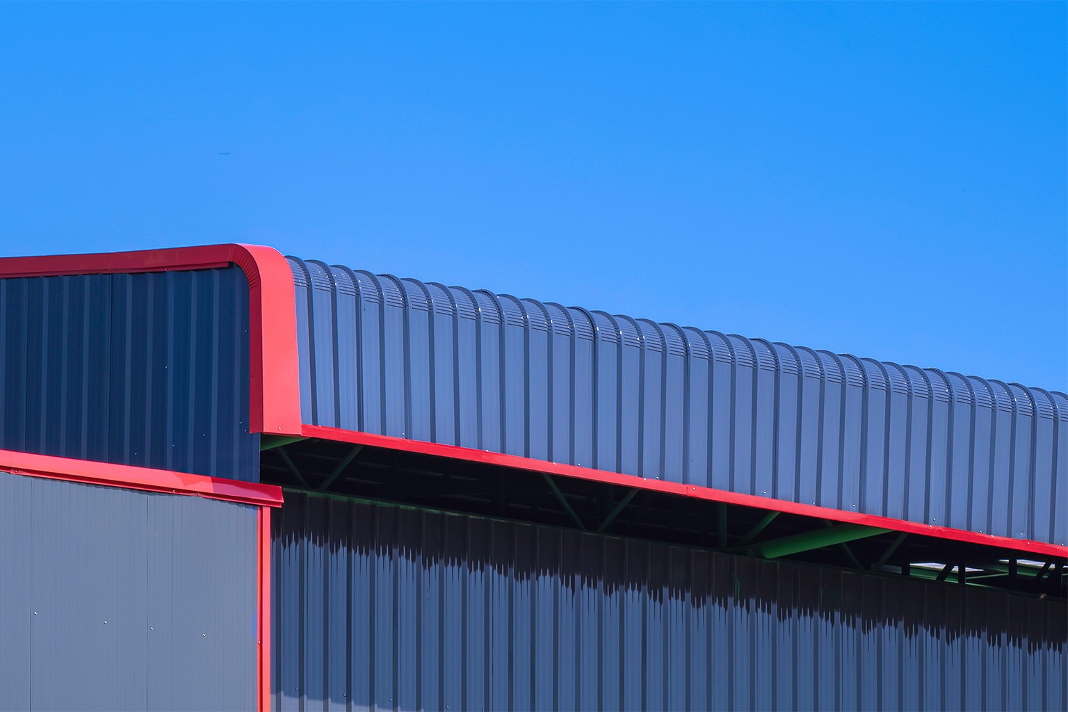imgi_235_building-aesthetics-distinctive-crimped-curved-roof-edge-industrial-unit-england